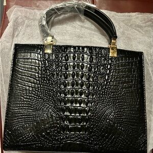 🎁Gift ready ✅ Elegant Black Crocodile
Like Embossed Women's Bag & Wallet 😍 💋